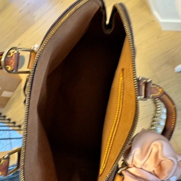 Louis Vuitton purse!!! Super fun and will get plenty compliments! - Picture 3 of 13